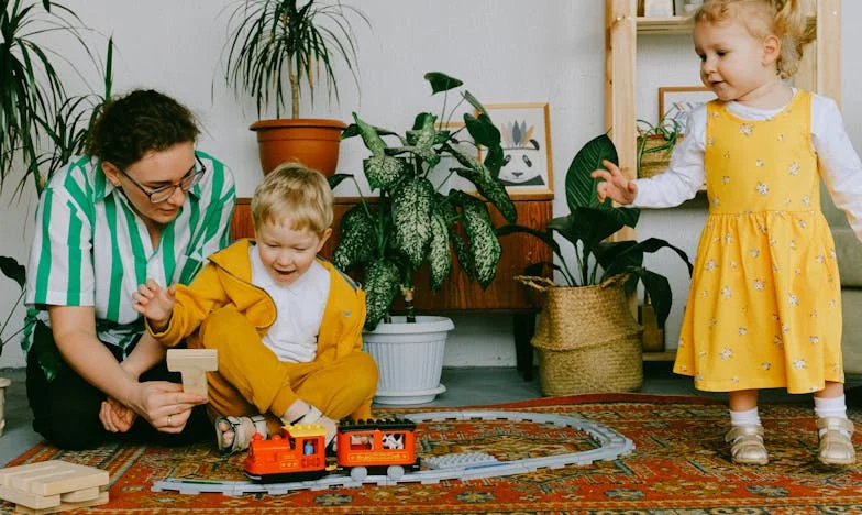 "Découvrir l'enfant secret de mon fils m'a plongée dans un dilemme : comment gérer cette révélation ?"