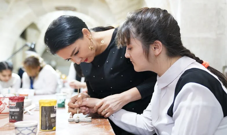 "Les Parents Retraités Doivent-Ils Aider à la Maison ? Ma Mère Dit Qu'elle a Fait Sa Part et Que Maintenant, C'est Son Tour de Profiter de la Vie"